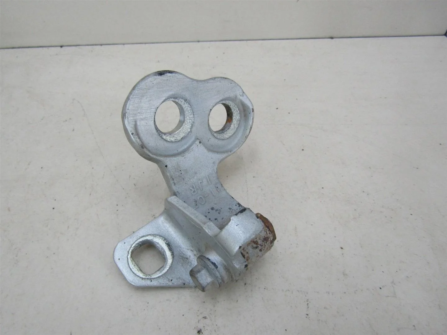 Петля двери передней правой нижняя Ford Focus III 2011-2019  [1781671]  1.6 IQDB в Вологде