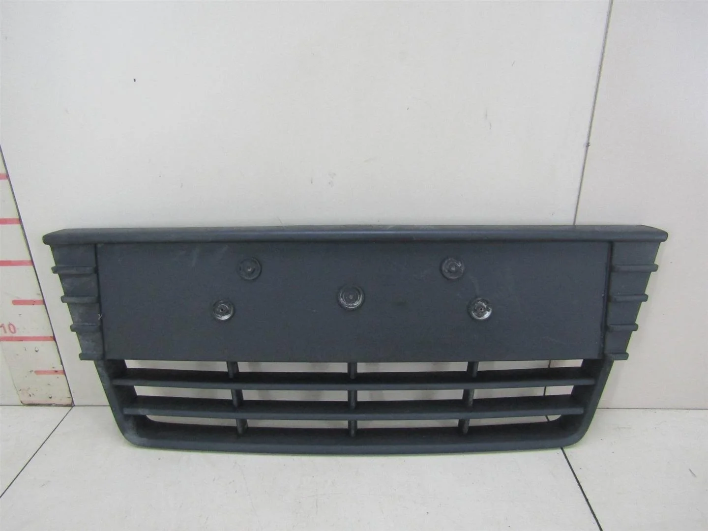 Решетка в бампер центральная Ford Focus III 2011-2019  [1718734]  1.6 IQDB в Вологде