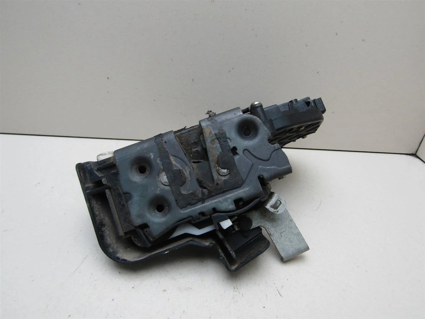 Замок двери задней левой Ford Focus II 2005-2008  [4892388]  2.0L в Вологде