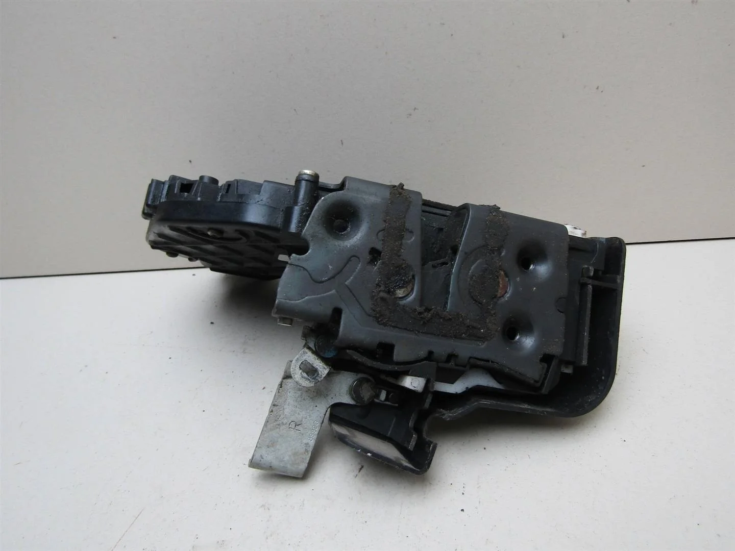 Замок двери задней правой Ford Focus II 2005-2008  [4892384]  2.0L в Вологде