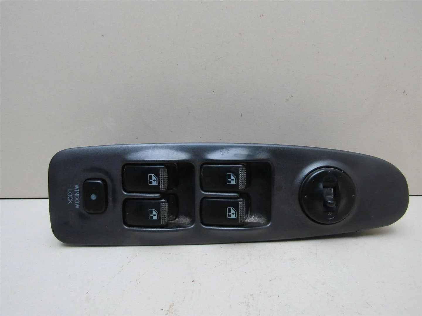 Блок управления стеклоподъемниками Hyundai Elantra 2000-2005  [935702D100AX]  2.0 16V G4GC в Вологде