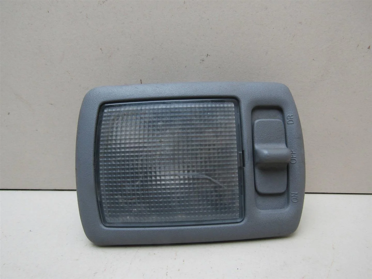 Плафон салонный Hyundai Elantra 2000-2005  [928002D000OI]  2.0 16V G4GC в Вологде