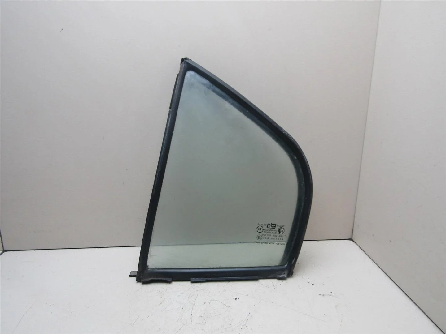 Стекло двери задней левой (форточка) Hyundai Elantra 2000-2005  [834172D010]  2.0 16V G4GC в Вологде