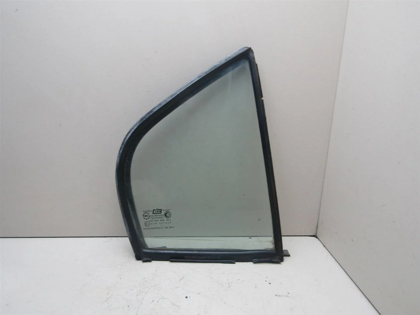 Стекло двери задней левой (форточка) Hyundai Elantra 2000-2005  [834172D010]  2.0 16V G4GC в Вологде