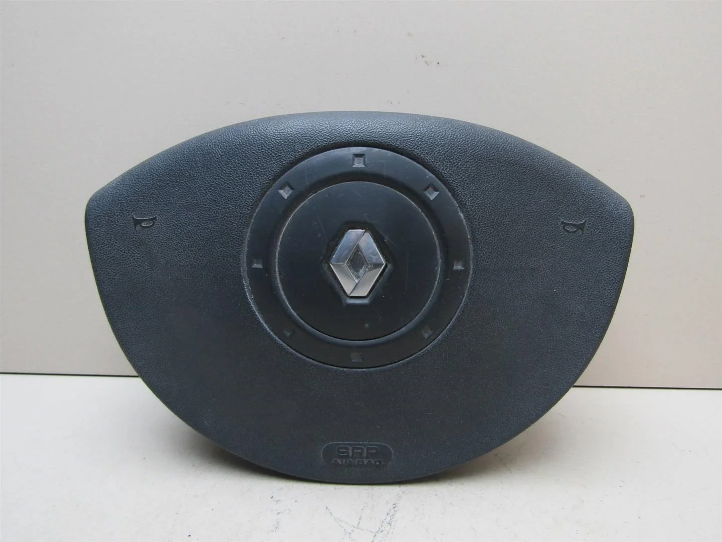 Подушка безопасности в рулевое колесо Renault Scenic 2003-2009  [8200381851]  в Вологде