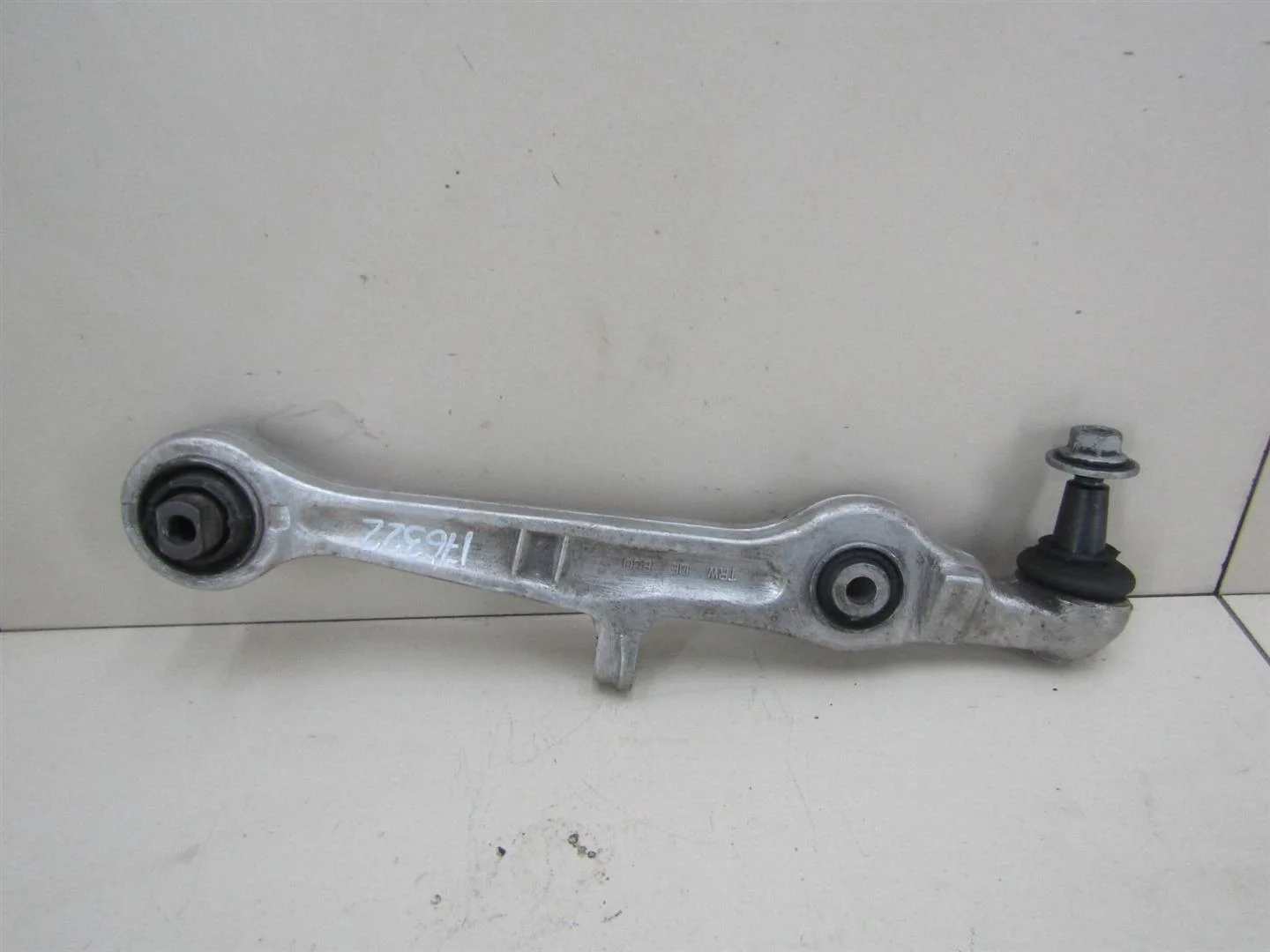 Рычаг передний нижний Audi A4 (B7) 2005-2007  [8E0407155E]  в Вологде