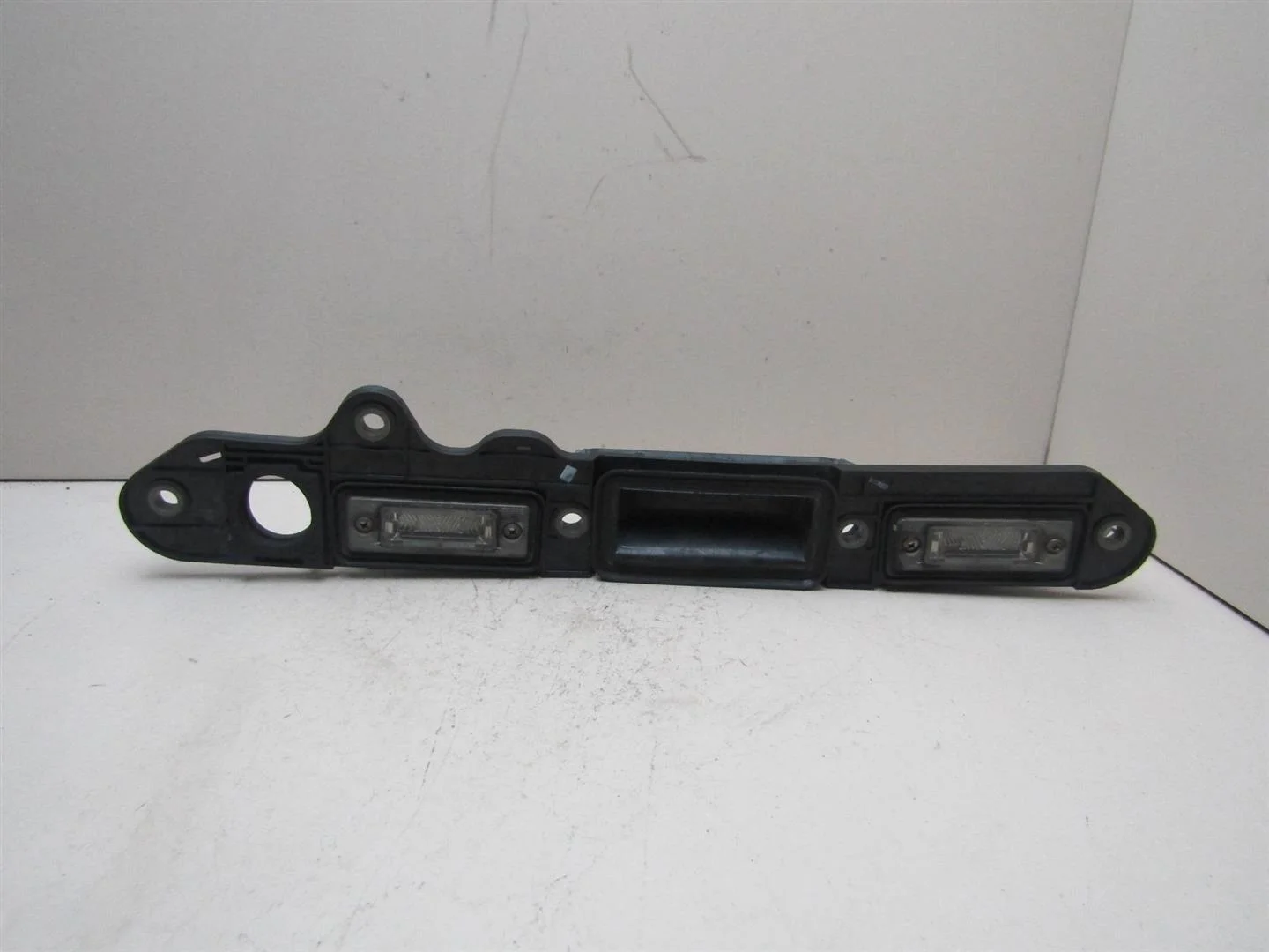 Кнопка открывания багажника VW Jetta 2006-2011  [1T0827574K]  в Вологде