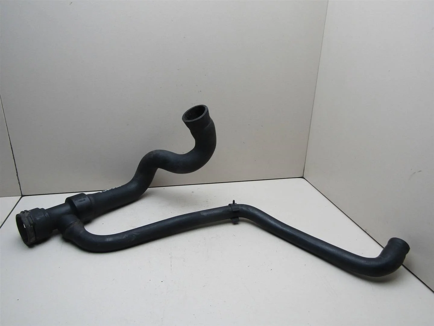 Патрубок радиатора VW Passat (B5) 1996-2000  [8D0121055F]  1.9 AFN в Вологде