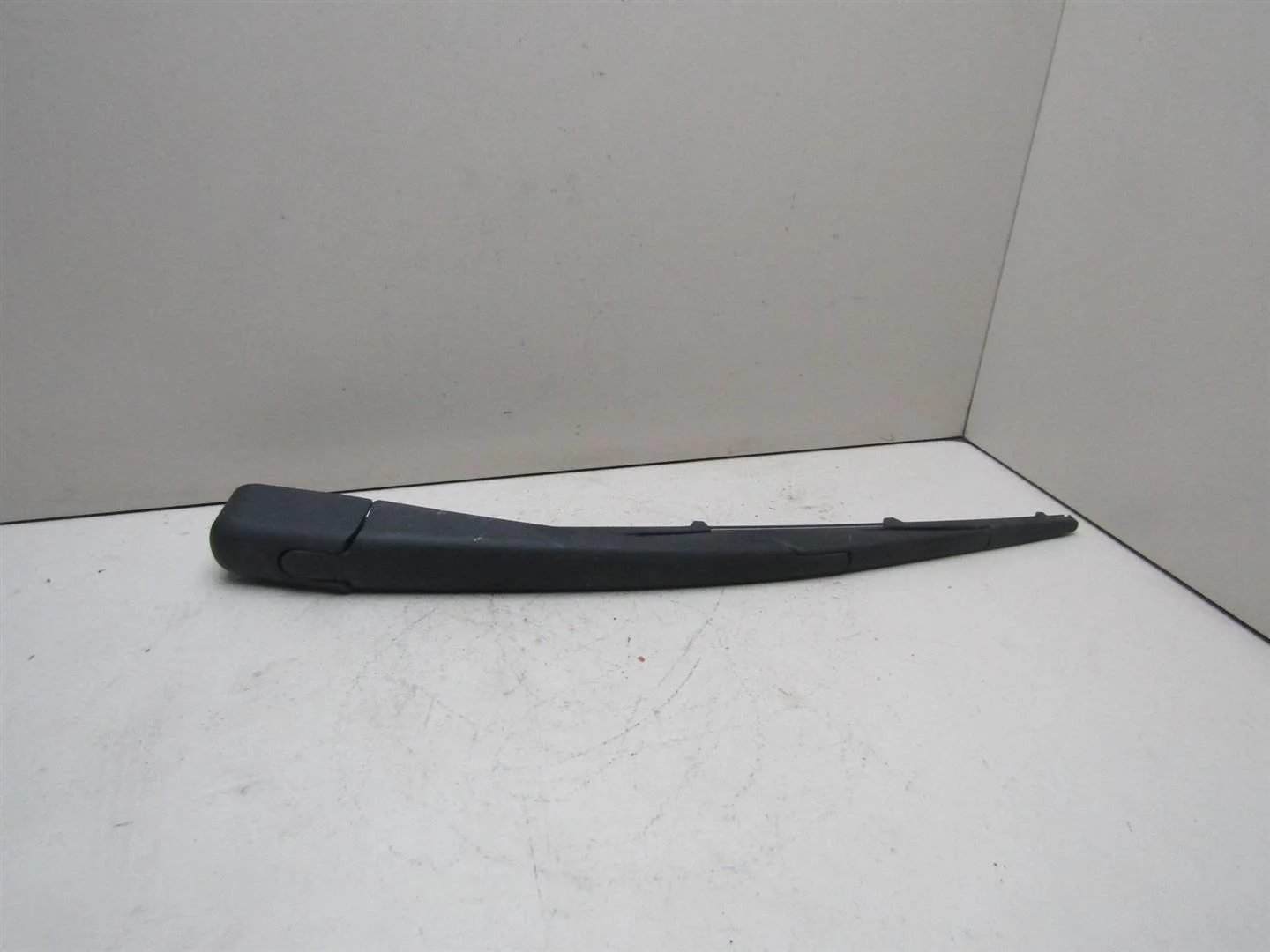 Поводок стеклоочистителя заднего Kia Ceed 2007-2012  [988111H000]  в Вологде