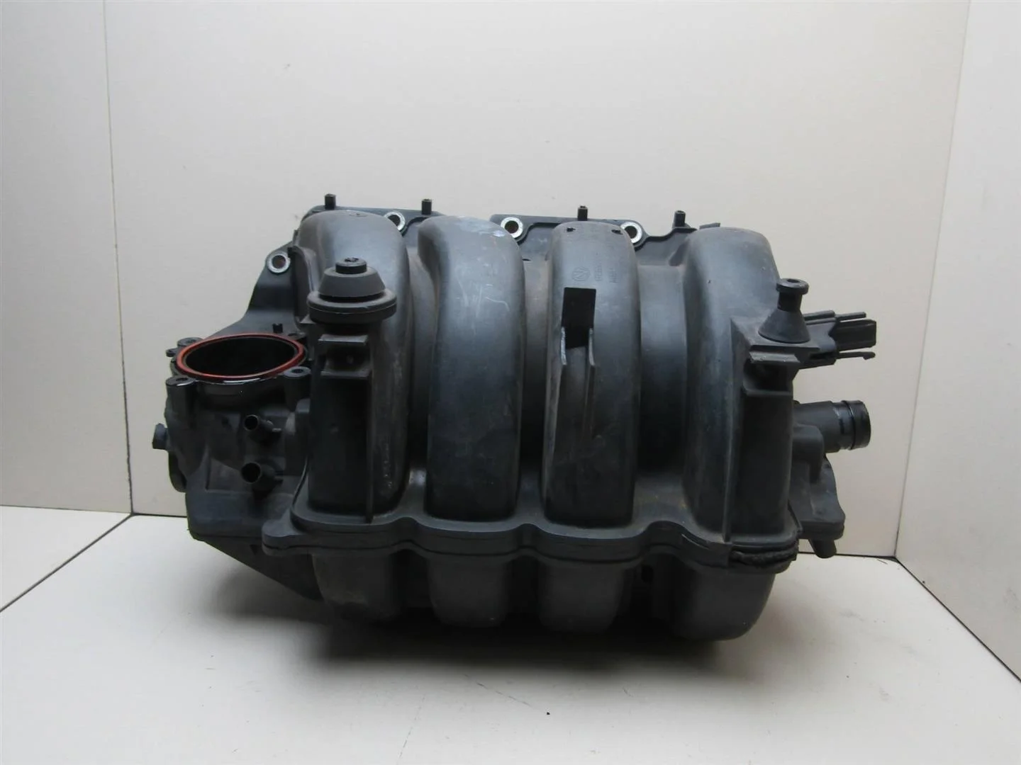 Коллектор впускной Skoda Octavia (A5 1Z-) 2004-2013  [03C129711F]  1.6 16V BLF в Вологде