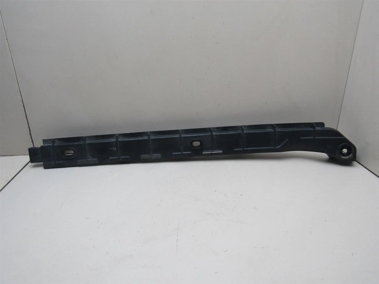 Направляющая заднего бампера правая Skoda Octavia (A5 1Z-) 2004-2013  [1Z5807864]  в Вологде