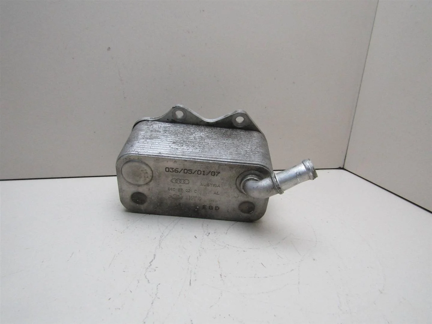 Радиатор масляный VW Passat (B6) 2005-2010  [06D117021C]  2.0 BVY в Вологде