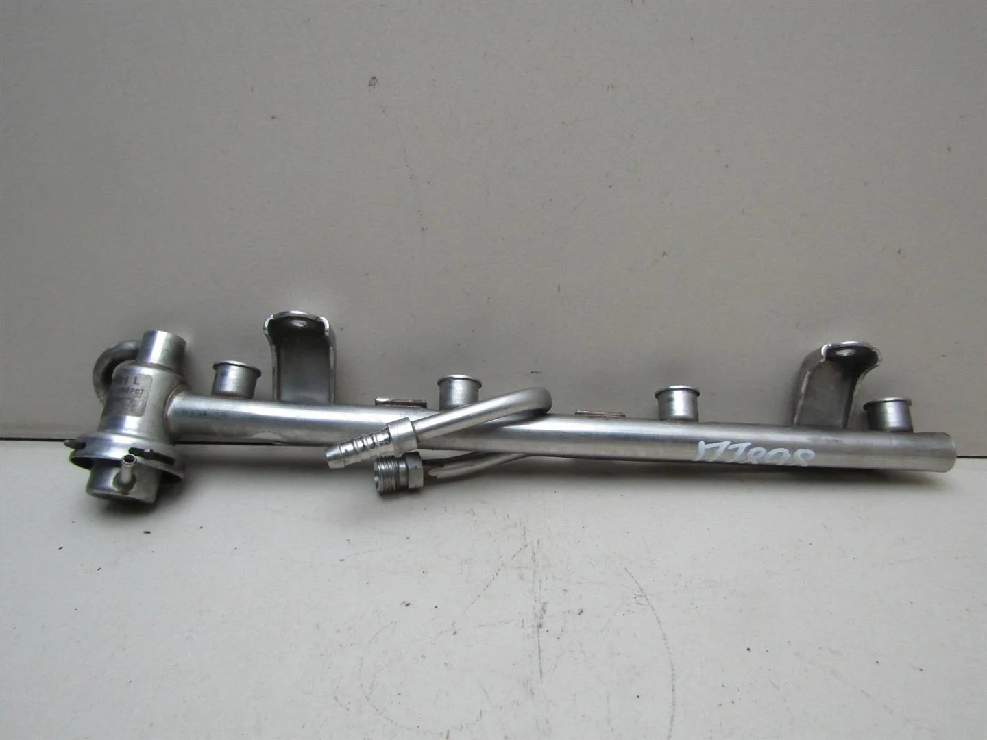 Рейка топливная (рампа) Audi A4 (B7) 2005-2007  [06B133681L]  2.0 ALT в Вологде