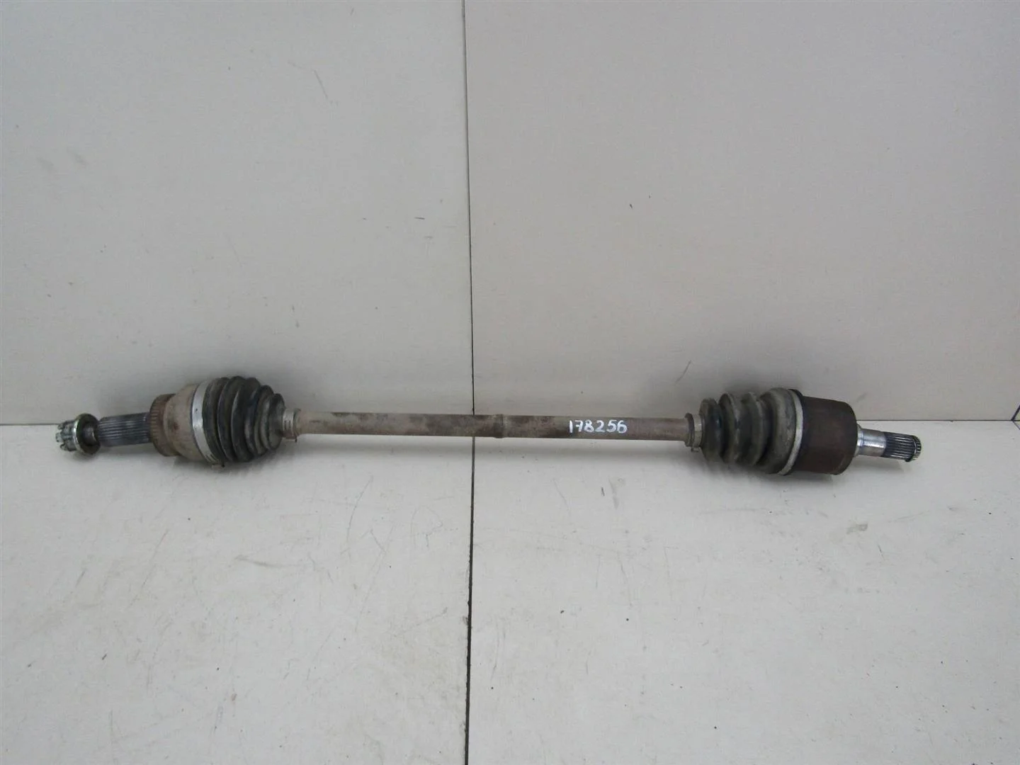Полуось задняя Kia Sorento (XM) 2009-2020  [496002P000]  2.4 16v G4KE в Вологде