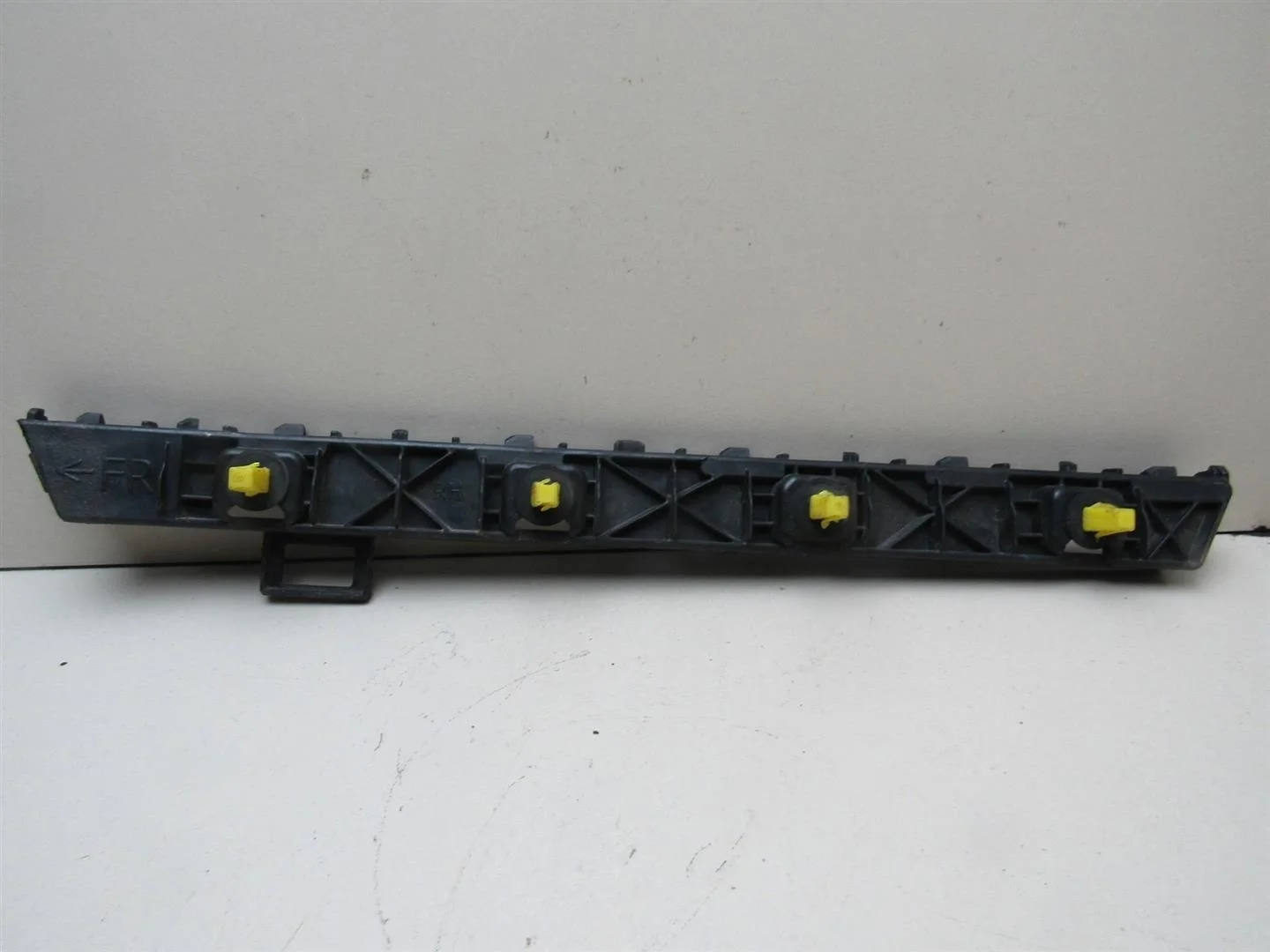 Направляющая заднего бампера правая Hyundai Solaris 2017>  [86614H5000]  1.6 G4FG  в Вологде