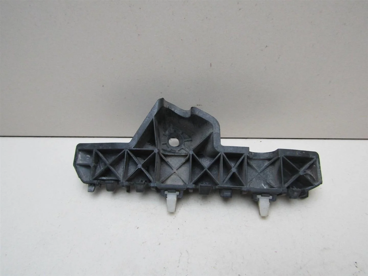 Направляющая переднего бампера правая Hyundai Solaris 2017>  [86514H5000]  1.6 G4FG  в Вологде