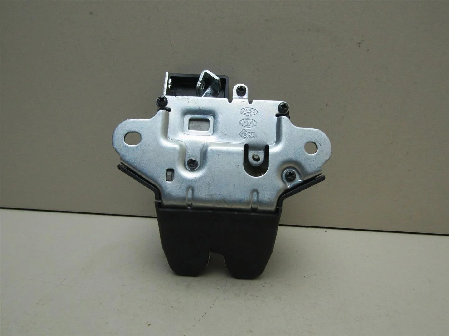 Замок багажника Hyundai Solaris 2017>  [81230A7030]  1.6 G4FG  в Вологде