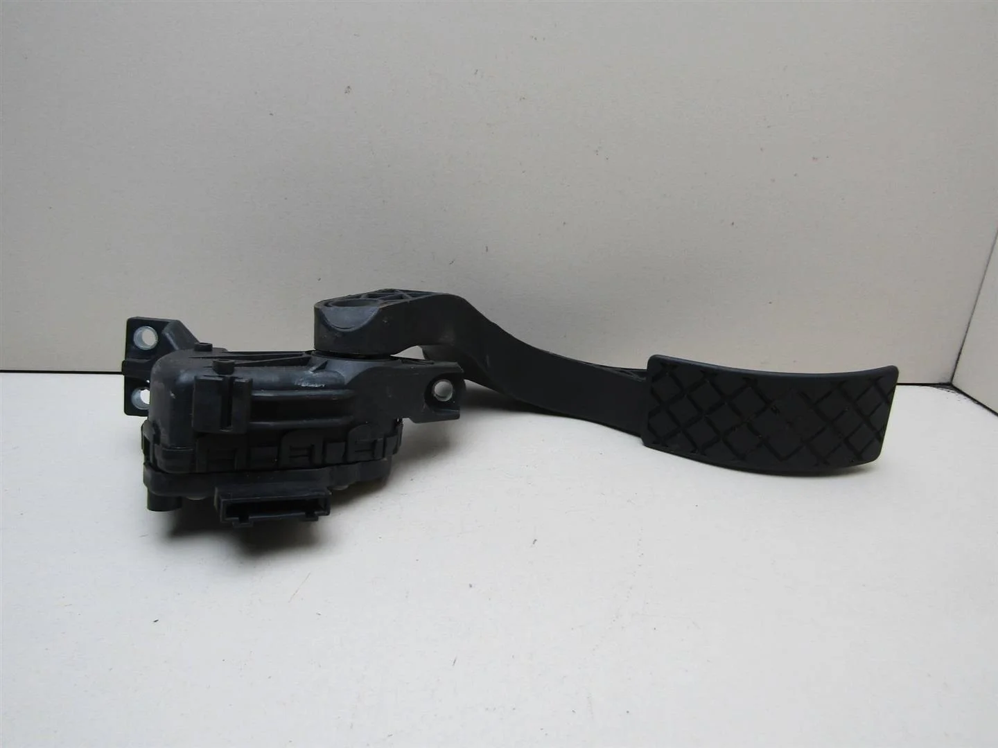 Педаль газа Audi A6 (C5) 1997-2004  [8D1723523L]  в Вологде