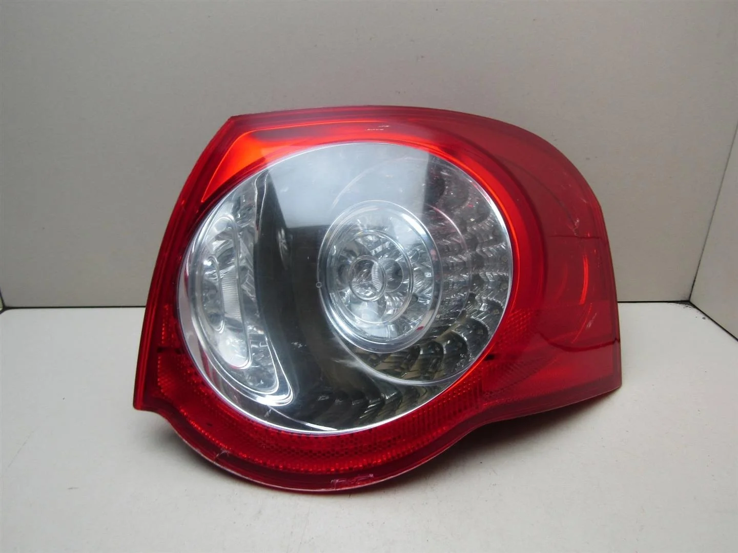 Фонарь задний наружный правый VW Passat (B6) 2005-2010  [3C9945096N]  в Вологде