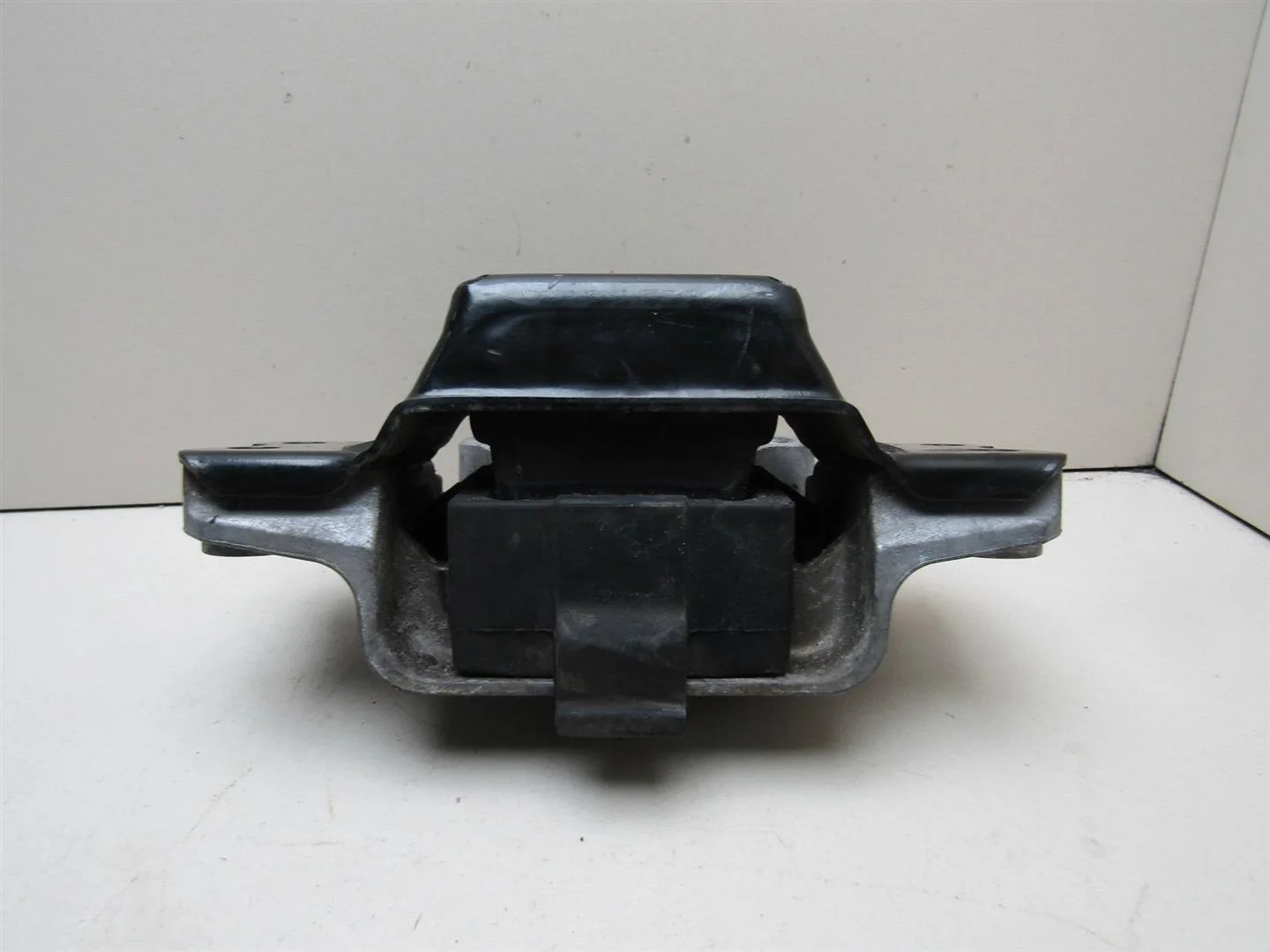 Опора КПП левая VW Passat CC 2008-нв  [3C0199555R]  в Вологде