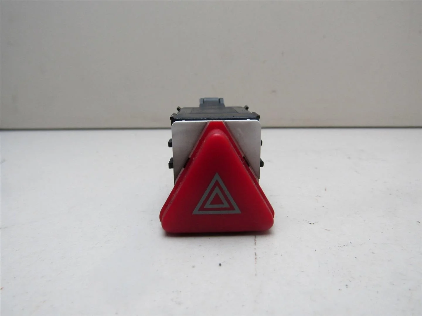 Кнопка аварийной сигнализации VW Transporter T5 2003-2015  [6Y0953235]  в Вологде