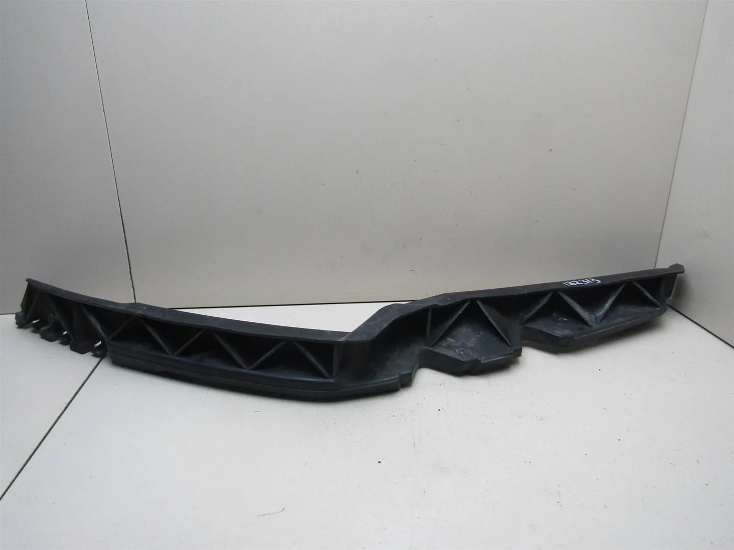 Направляющая переднего бампера левая Skoda Octavia (A5 1Z-) 2004-2013  [1Z0807183A]  в Вологде