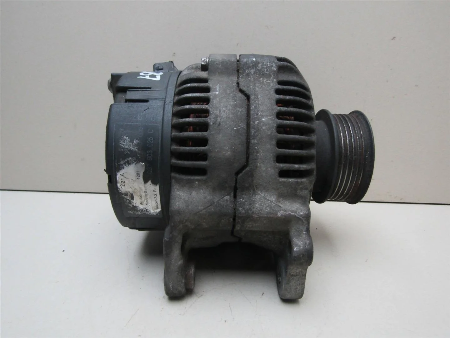 Генератор VW Transporter T4 1996-2003  [037903025C ]  в Вологде