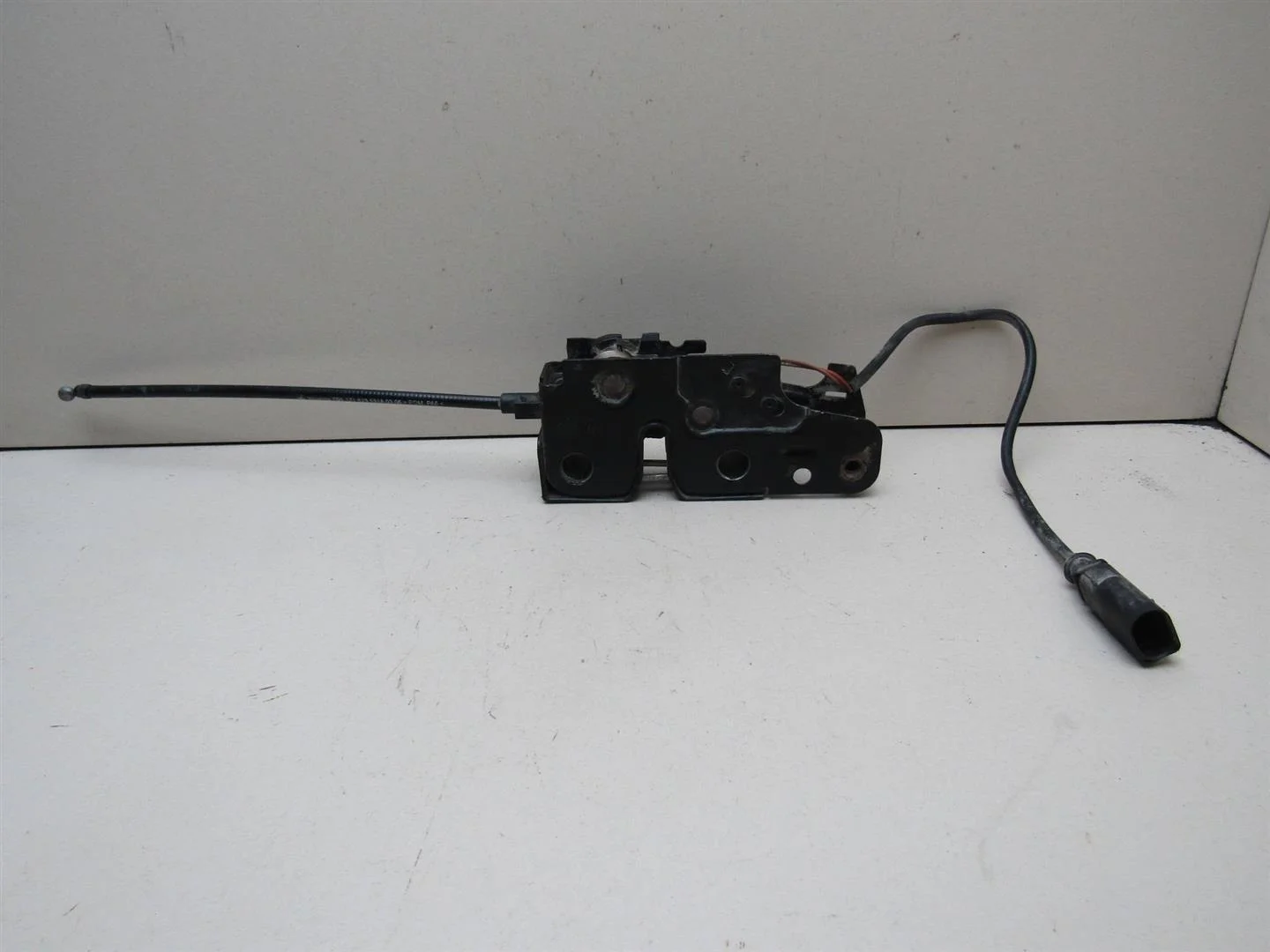 Замок капота Skoda Octavia (A5 1Z-) 2004-2013  [1Z0823509E]  в Вологде