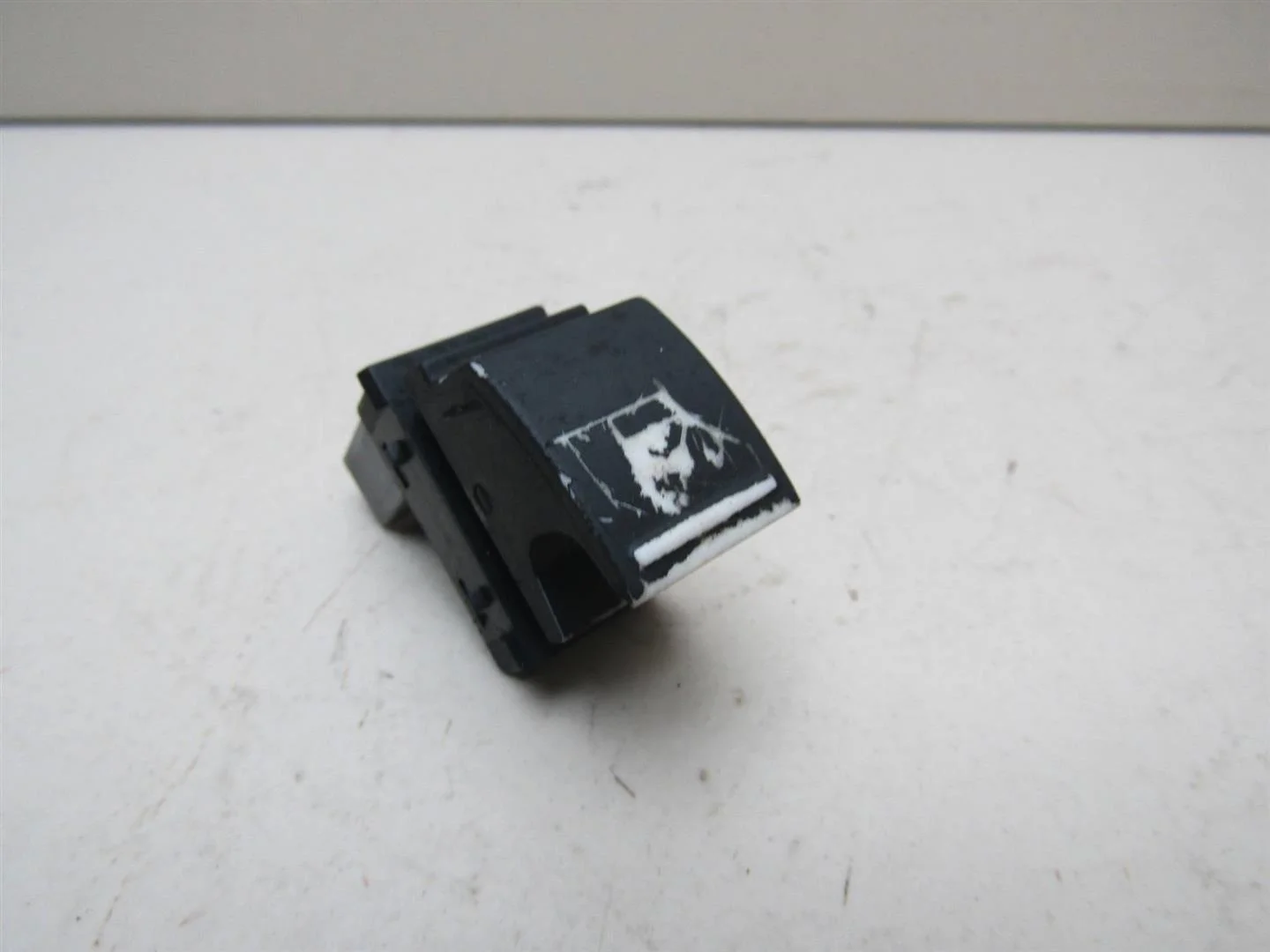 Кнопка стеклоподъемника VW Golf Plus 2005-2014  [7L6959855B]  в Вологде