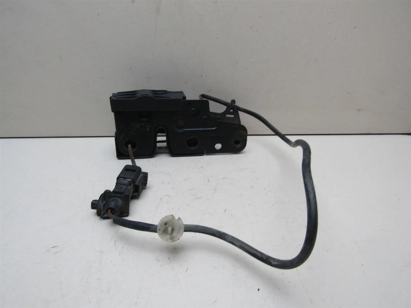 Замок капота VW Passat (B6) 2005-2010  [3C1823509H]  в Вологде