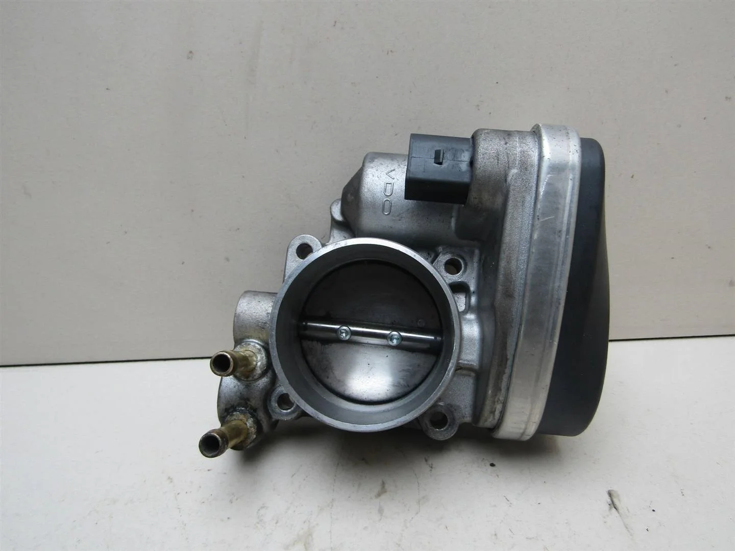 Заслонка дроссельная VW Touran 2003-2010  [06F133062]  2.0 в Вологде