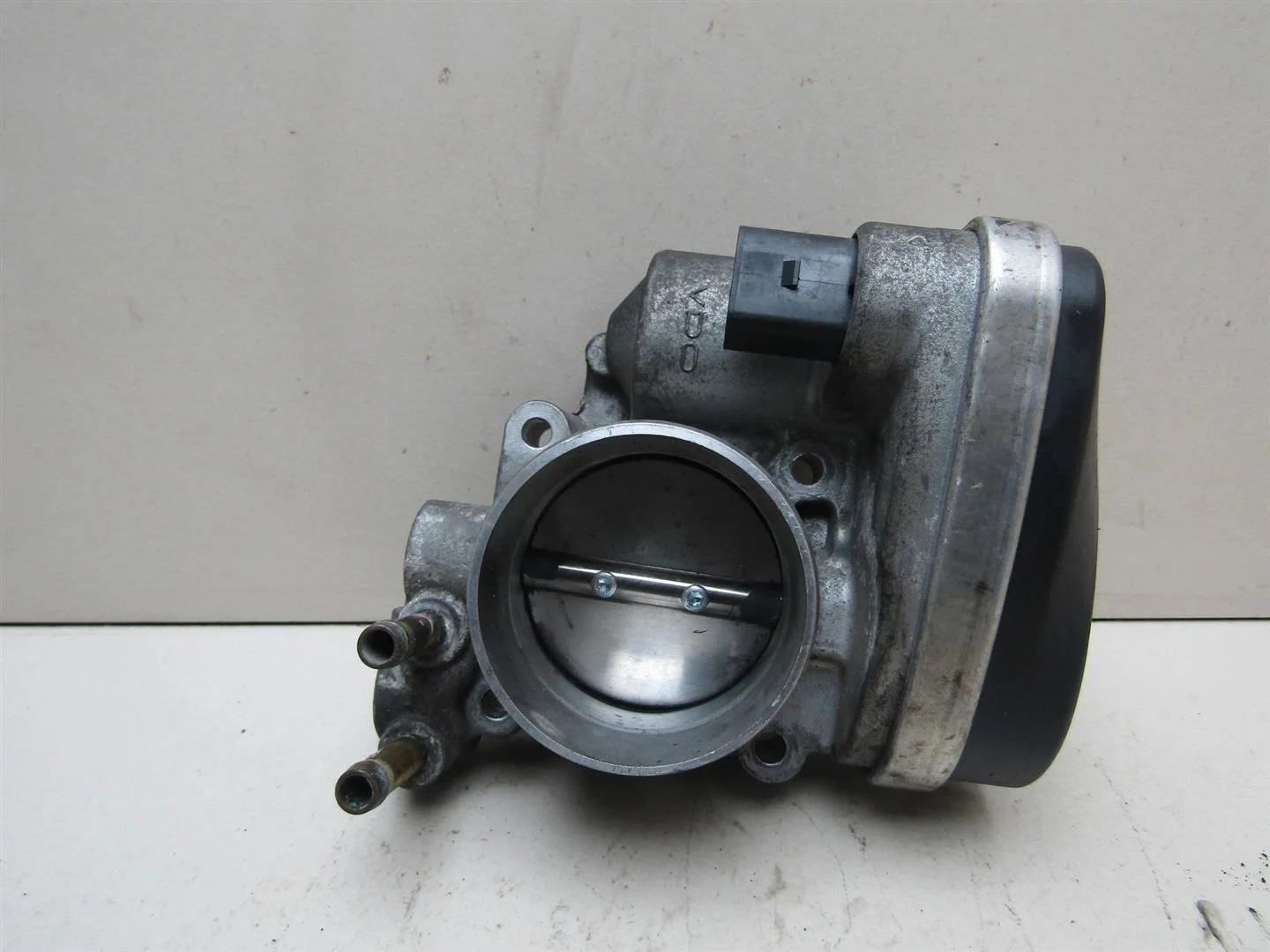 Заслонка дроссельная VW Touran 2003-2010  [06F133062]  2.0 в Вологде