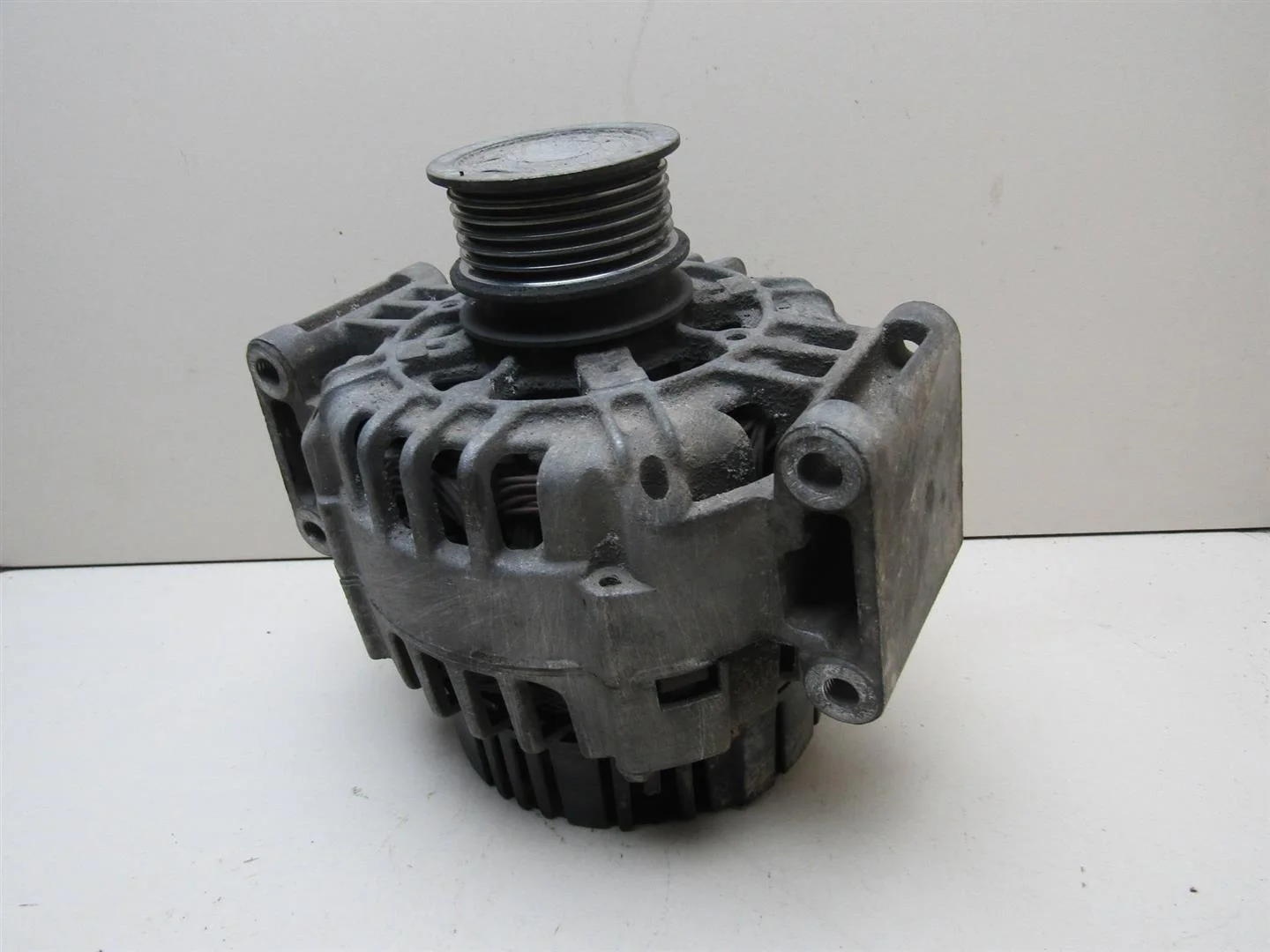 Генератор Audi A4 (B6) 2000-2004  [06B903016AE]  2.0 ALT в Вологде