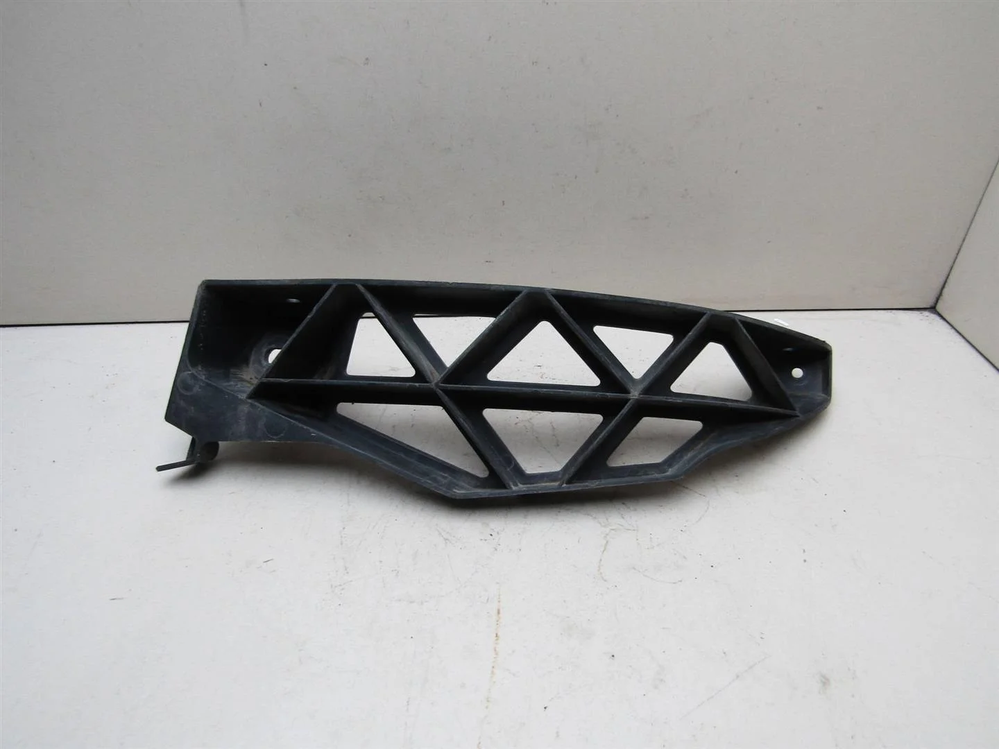 Направляющая заднего бампера правая Skoda Octavia (A5 1Z-) 2004-2013  [1Z5807394]  1,8T CDAB в Вологде