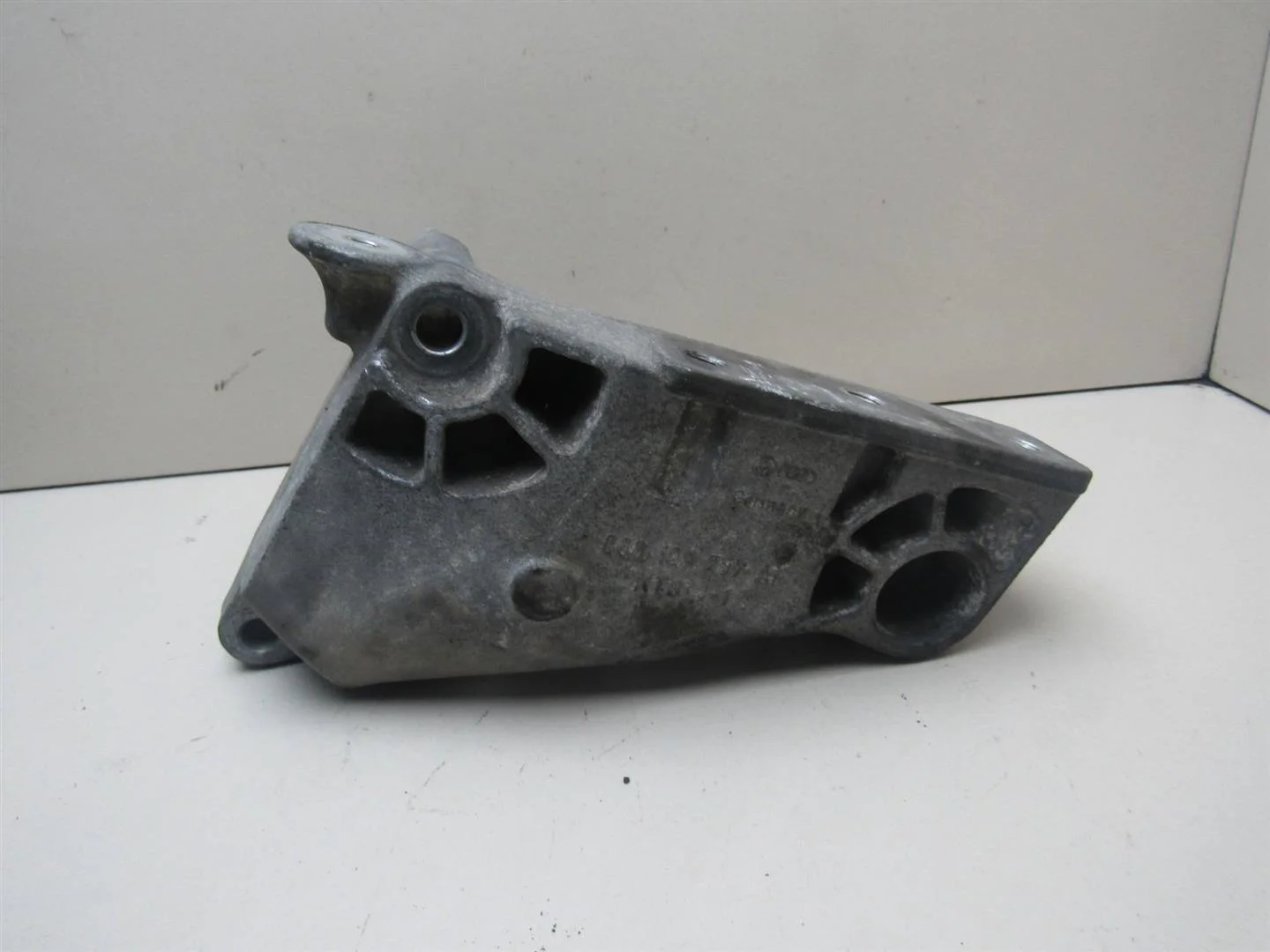 Кронштейн двигателя правый VW Transporter T5 2003-2015  [038199207AF]  1.9 TDI AXB AXC в Вологде