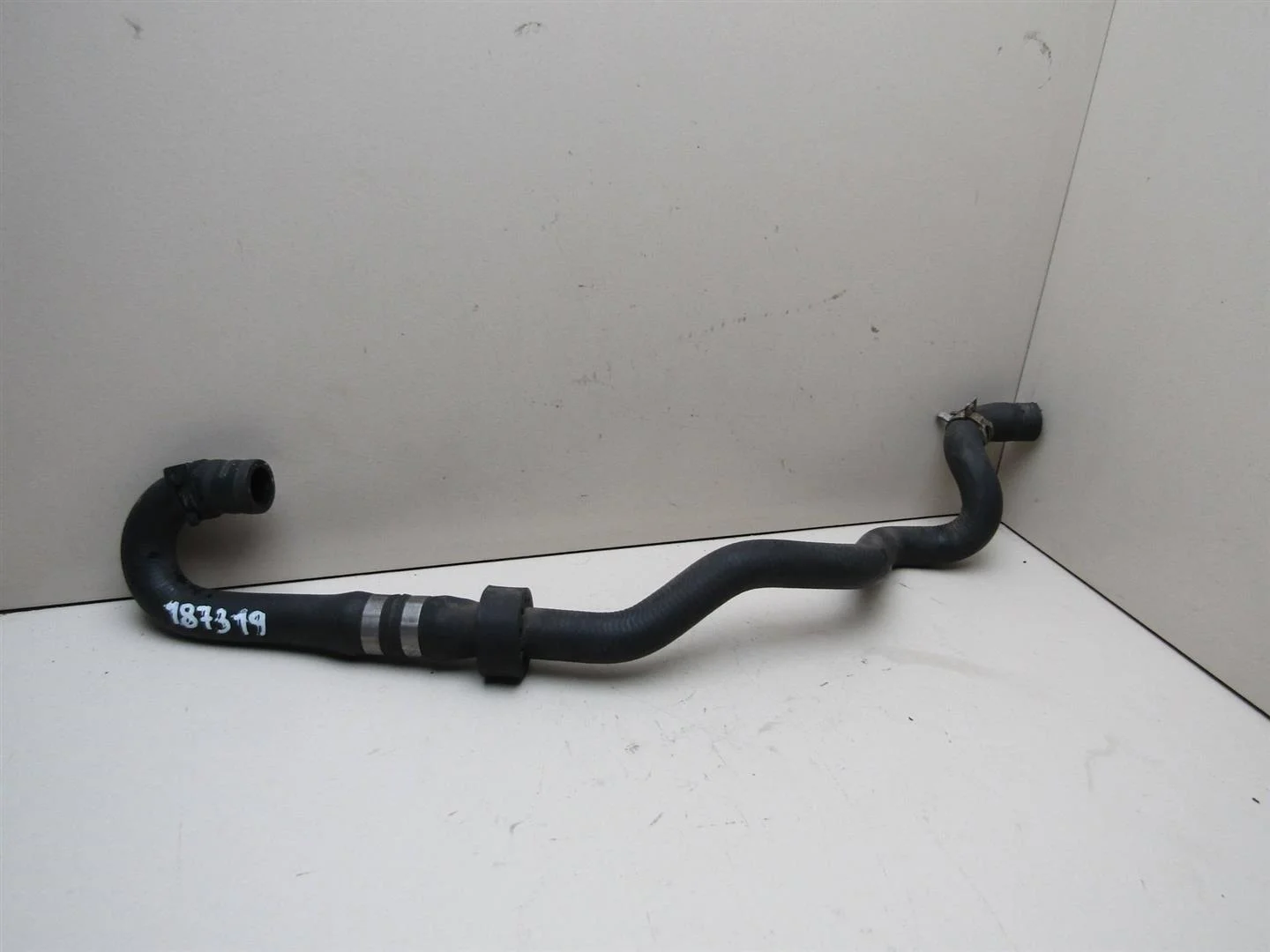 Патрубок отопителя BMW 5-серия E60\E61 2003-2009  [64216910758]  3.0 M57N в Вологде