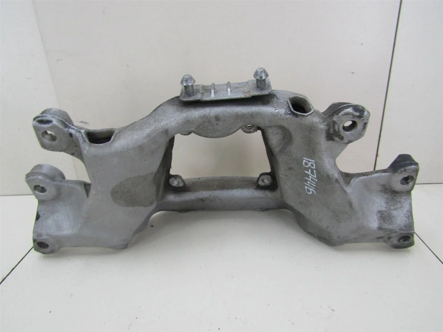 Кронштейн КПП Audi A6 (C6,4F) 2005-2011  [4F0399263L]  2.4 24V BDW в Вологде