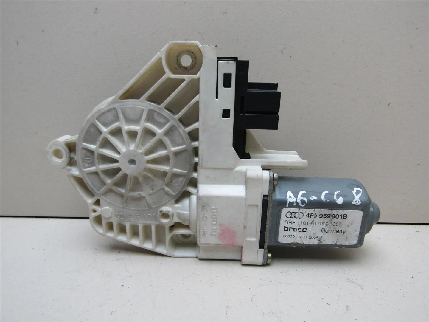 Моторчик стеклоподъемника Audi A6 (C6,4F) 2005-2011  [4F0959801B]  в Вологде