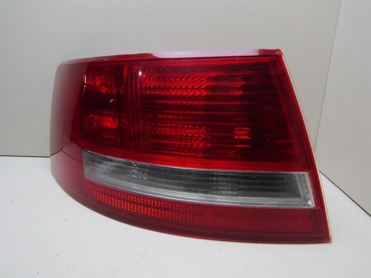 Фонарь задний левый Audi A6 (C6,4F) 2005-2011  [4F5945095L]  в Вологде