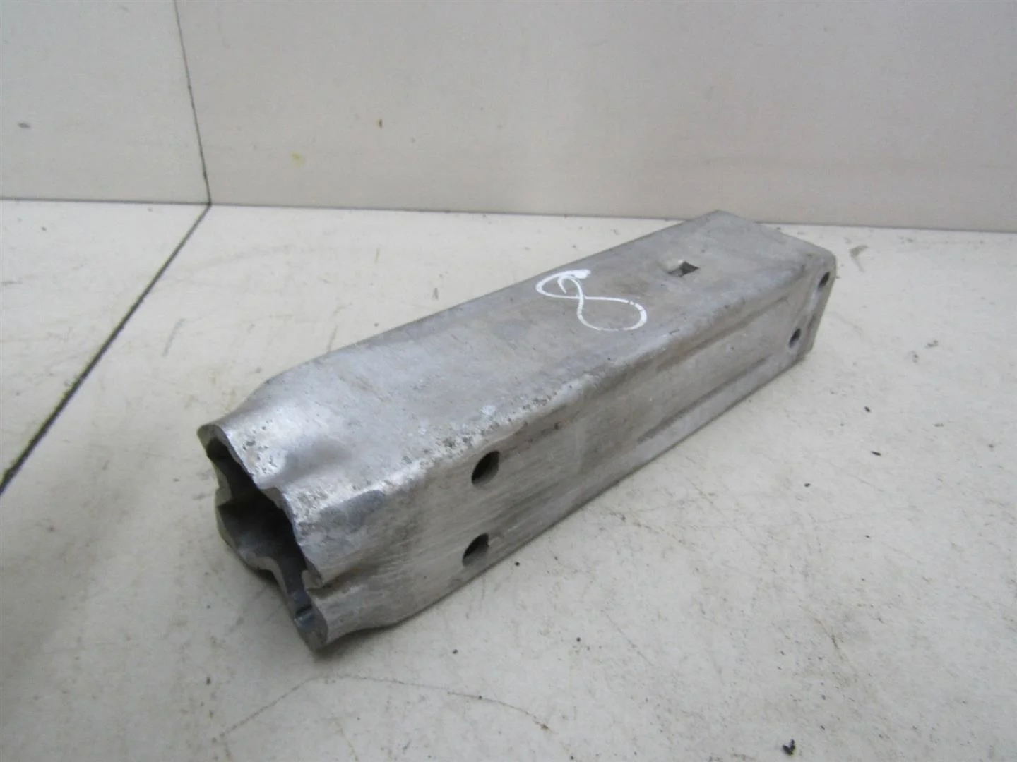 Кронштейн усилителя переднего бампера левый Audi A6 (C6,4F) 2005-2011  [4F0807133]  в Вологде