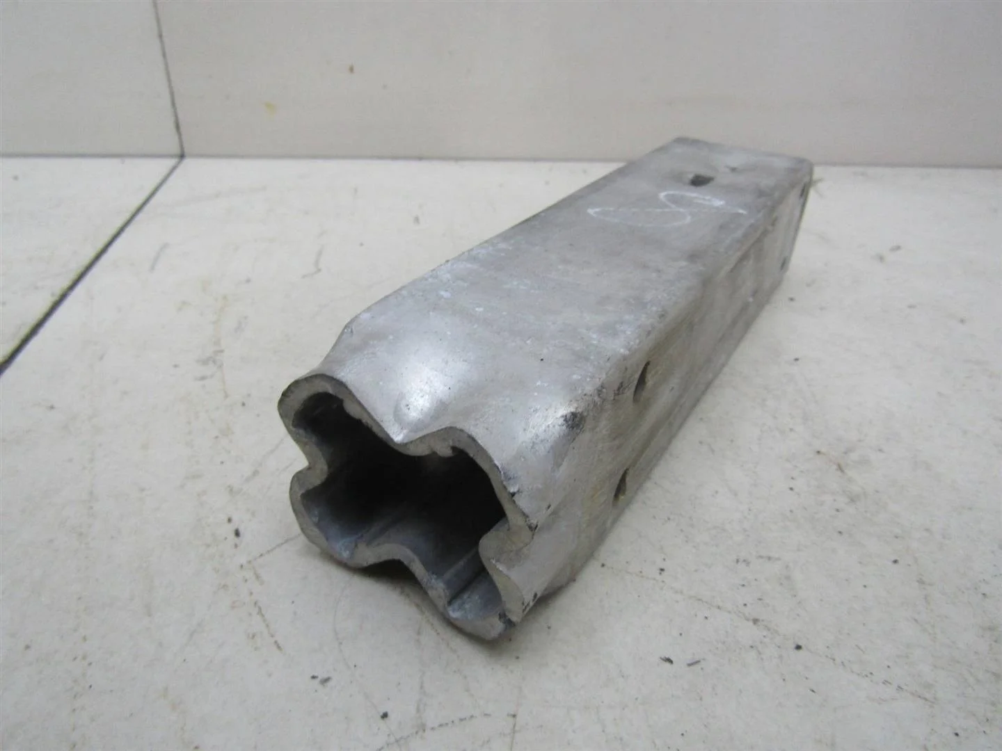 Кронштейн усилителя переднего бампера правый Audi A6 (C6,4F) 2005-2011  [4F0807134]  в Вологде