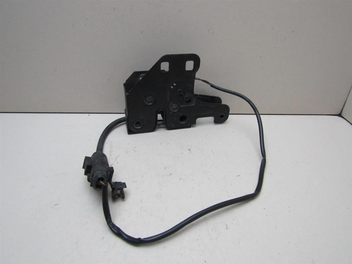 Замок капота Audi A6 (C6,4F) 2005-2011  [4F0823509B]  в Вологде