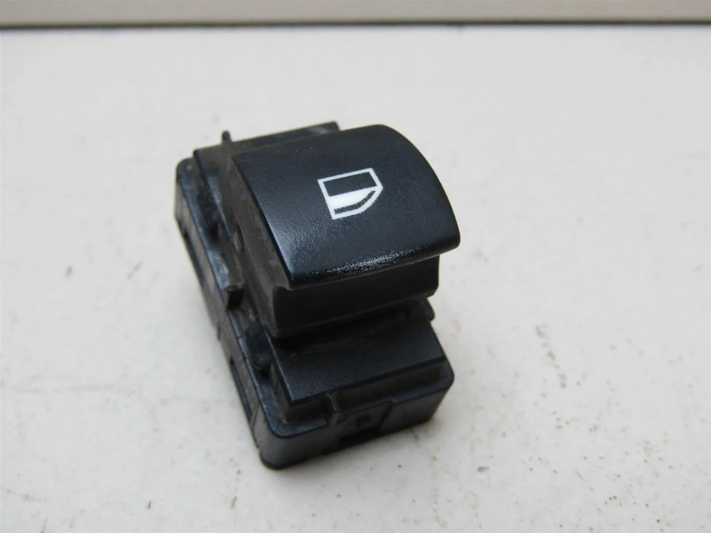 Кнопка стеклоподъемника BMW 5-серия E60\E61 2003-2009  [61316922244]  в Вологде