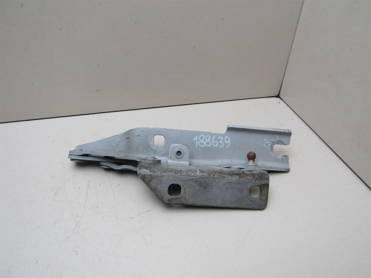 Петля капота левая BMW 5-серия E60\E61 2003-2009  [41617120275]  в Вологде