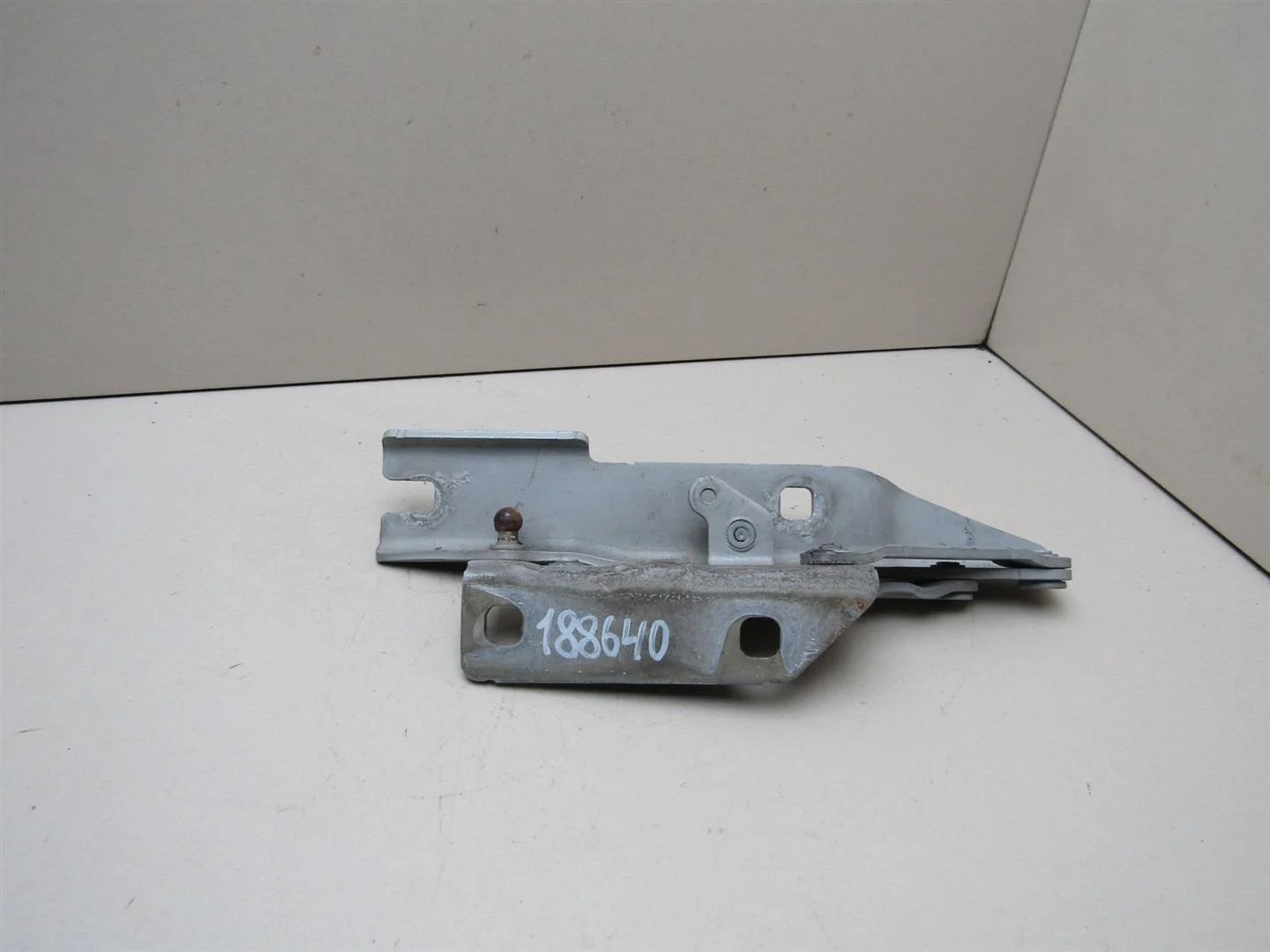 Петля капота правая BMW 5-серия E60\E61 2003-2009  [41617120276]  в Вологде