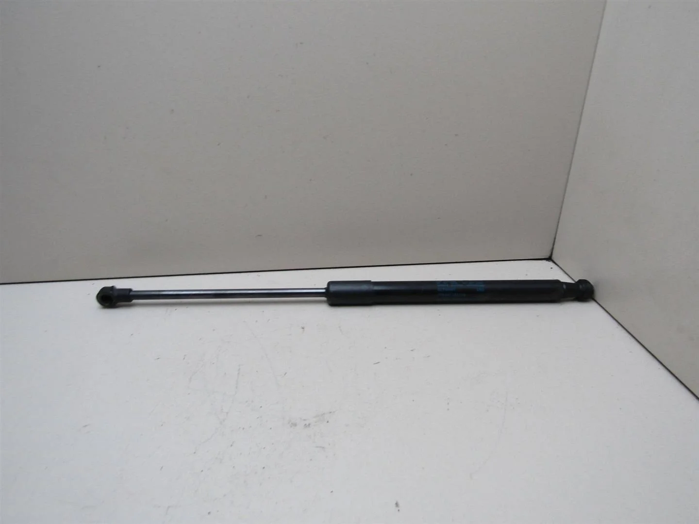 Амортизатор крышки багажника Skoda Superb 2008-2015  [3T5827552]  в Вологде