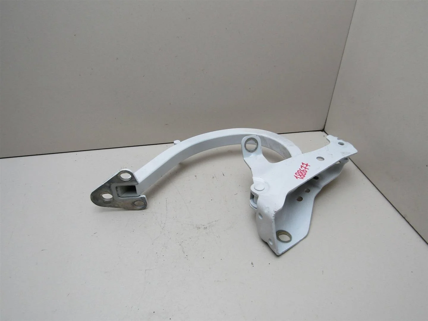 Петля крышки багажника Skoda Superb 2008-2015  [3T0827152B]  в Вологде