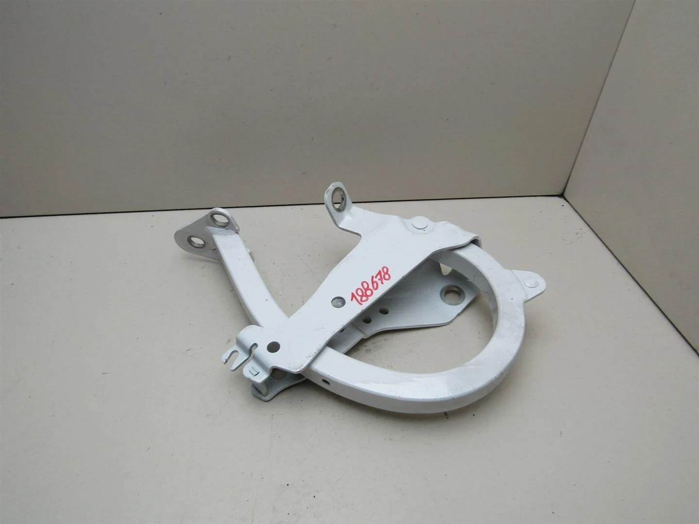 Петля крышки багажника Skoda Superb 2008-2015  [3T0827151B]  в Вологде