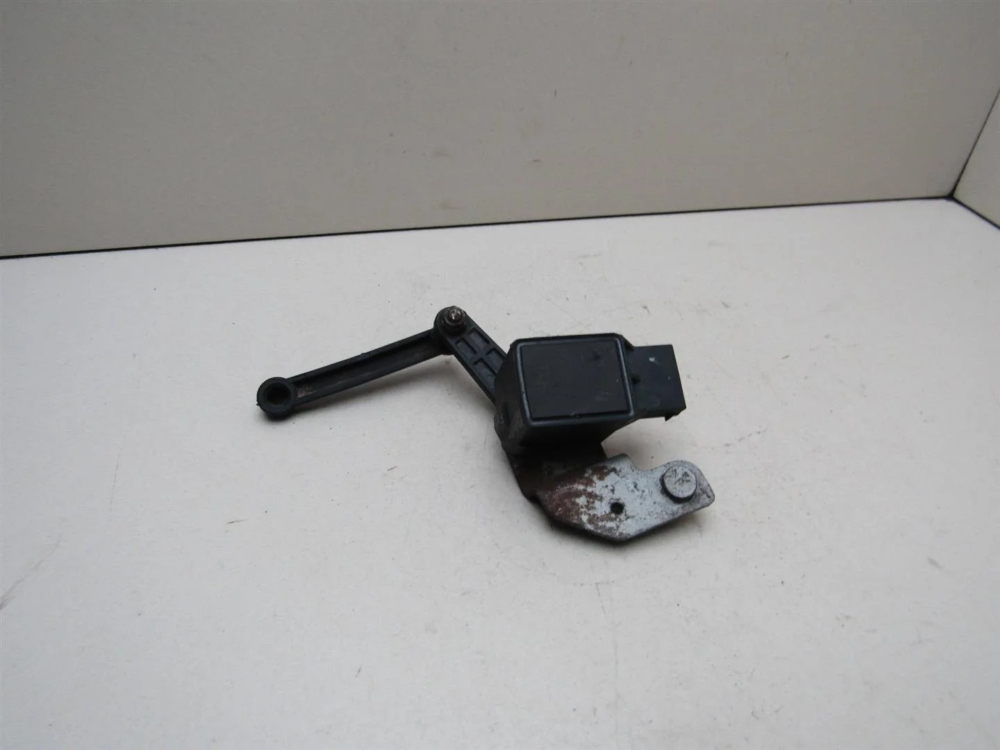 Датчик регулировки дорож. просвета BMW 7-серия E65\E66 2001-2008  [37141093697]  в Вологде