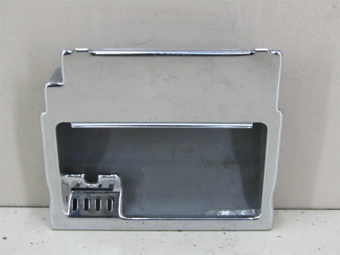 Пепельница передняя Audi A6 (C5) 1997-2004  [4B0857951F]  2.4 V6 ALF в Вологде